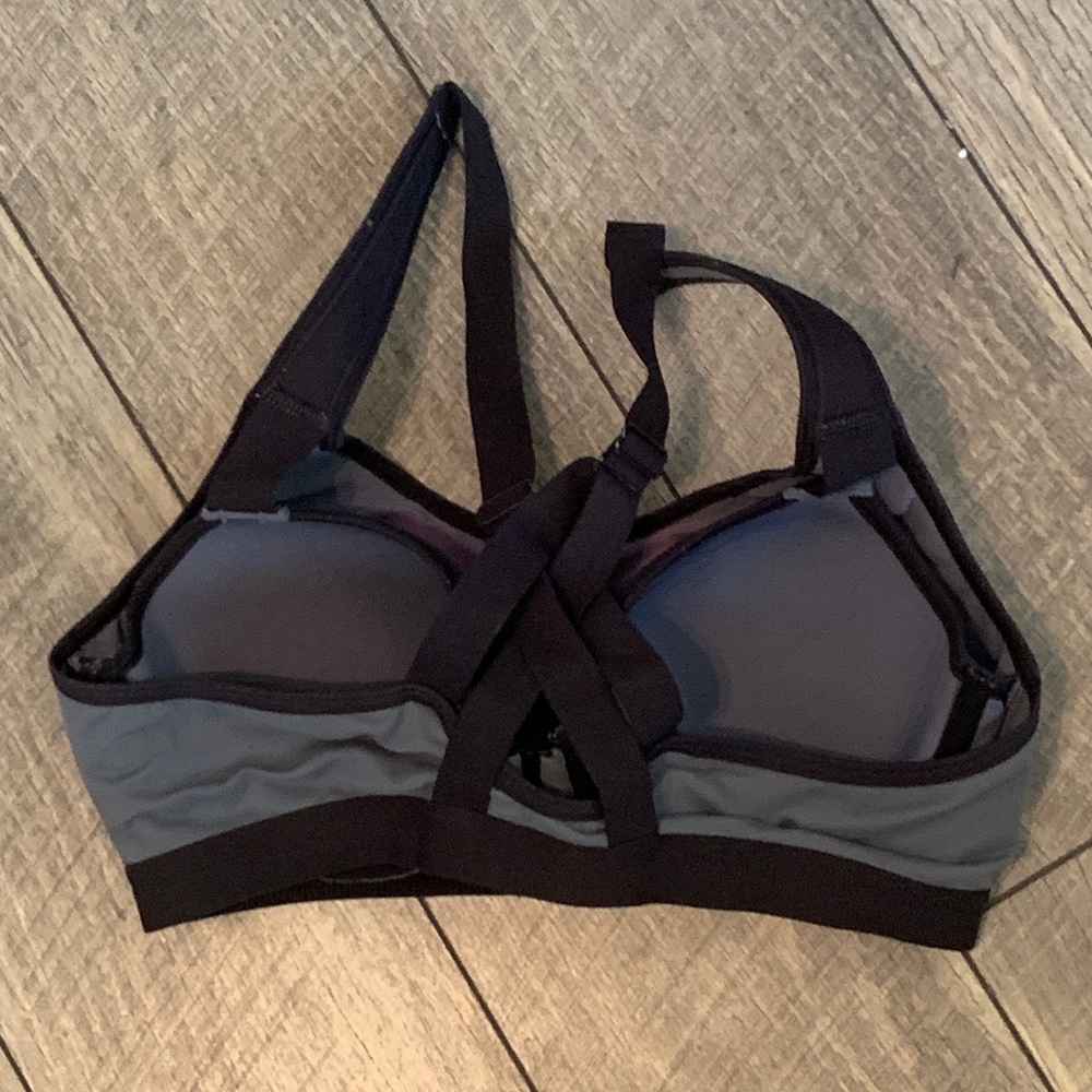 Victoria’s Secret Sports Bra - Picture 3 of 4